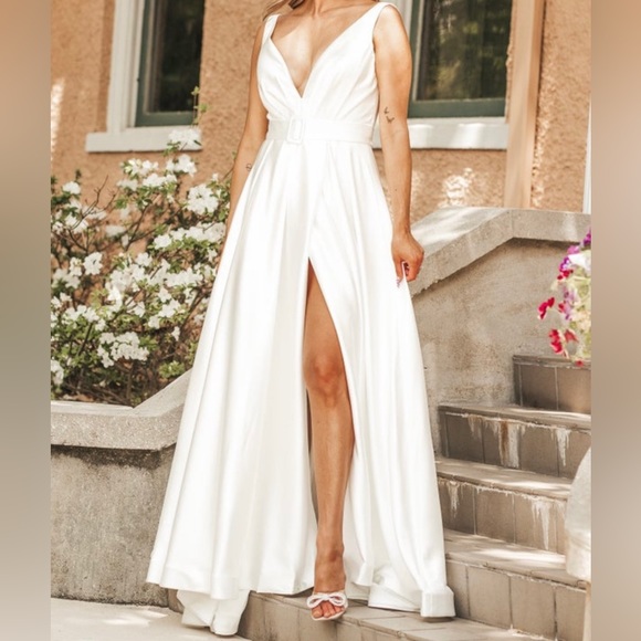 Wedding Dress - Picture 2 of 4